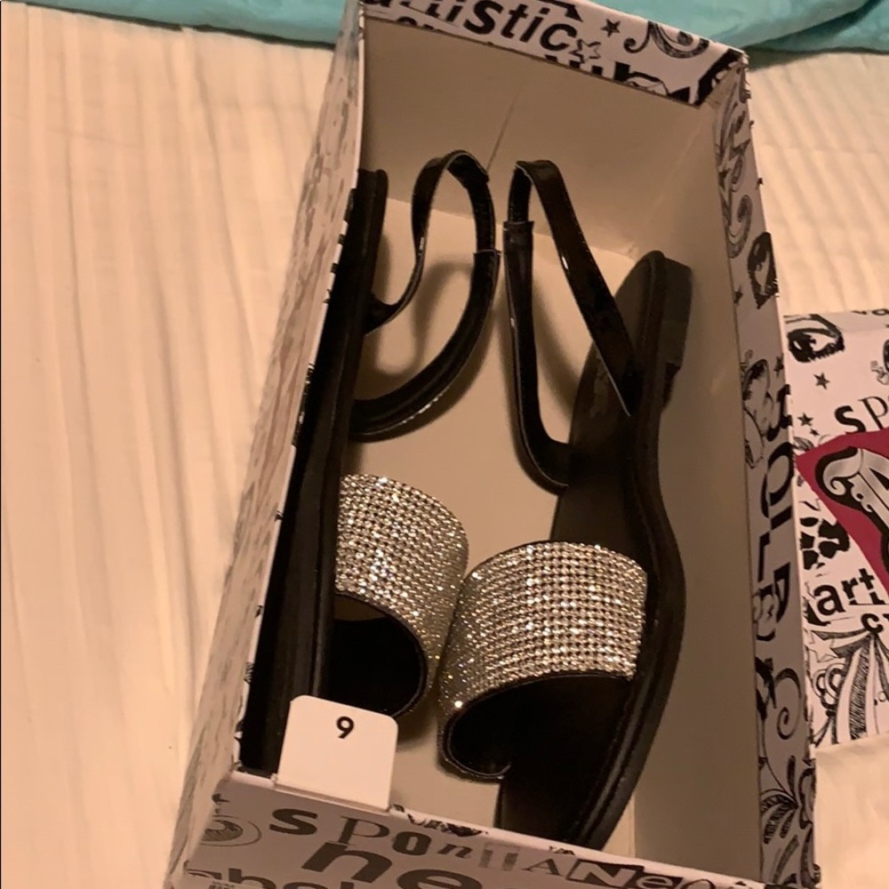 Sandals - Picture 3 of 4